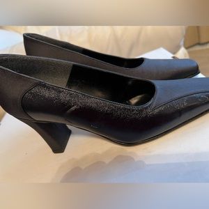 J Renee high heeled black pumps. Size 8. Worn once.